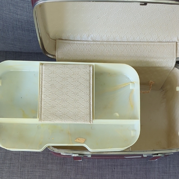 Vintage Burgundy Travel Case American Tourister With Working Lock - Picture 11 of 11